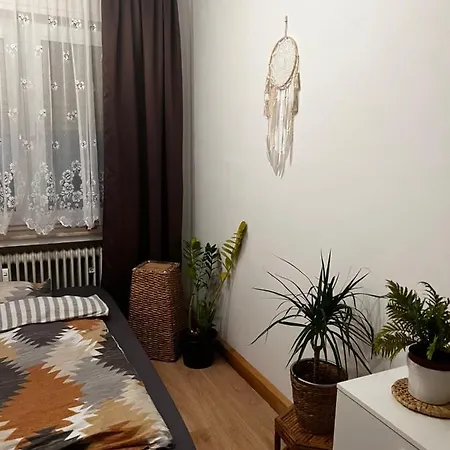 Mit Gemeinschaftbad Und Kuche *